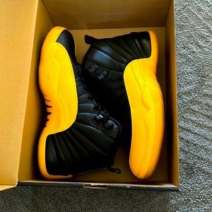 jordan 12 size 9 never worn black and yellow